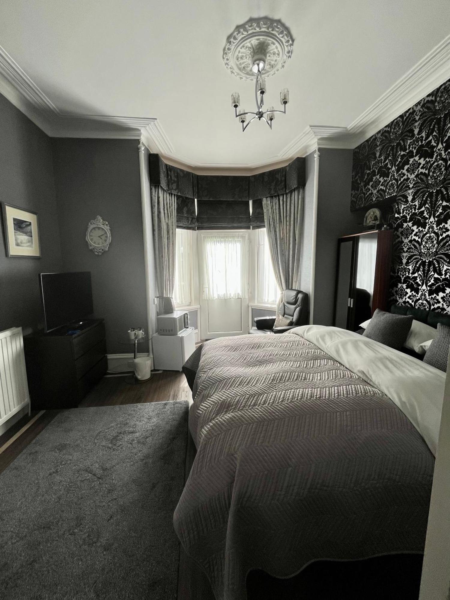 Hannahs 3* Aberdeen
